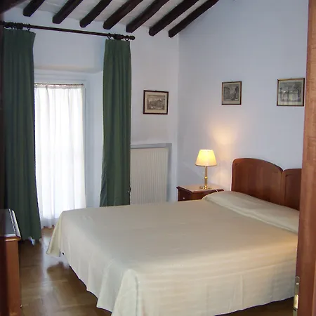 Hotel Teatro Di Pompeo 3*