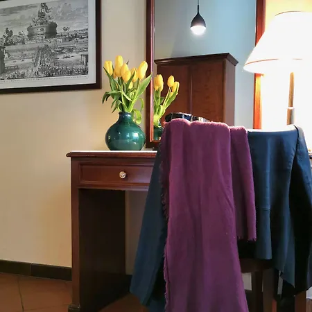 Hotel Domus Teatro Di Pompeo 4*