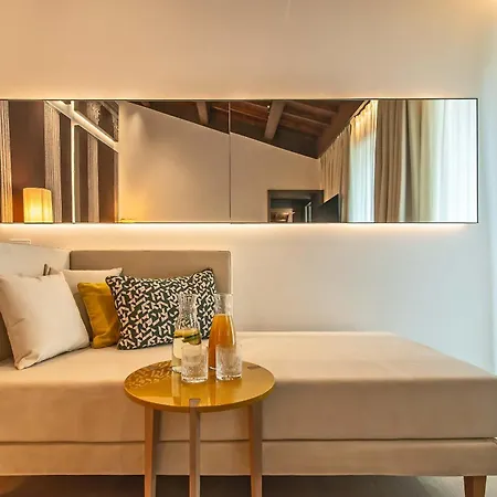 Hotel Domus Teatro Di Pompeo 4*