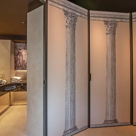 Domus Teatro Di Pompeo Hotel 4*