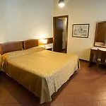 Teatro Di Pompeo Otel Roma